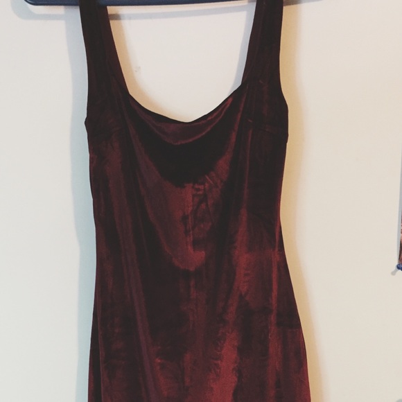 Red velvet dress - Picture 2 of 3